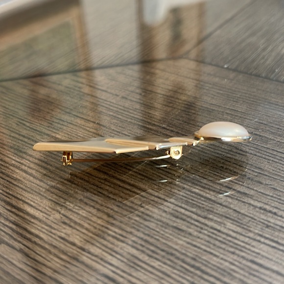 Art Deco Style Pin with Faux Oval Pearl Cabochon - Picture 6 of 14